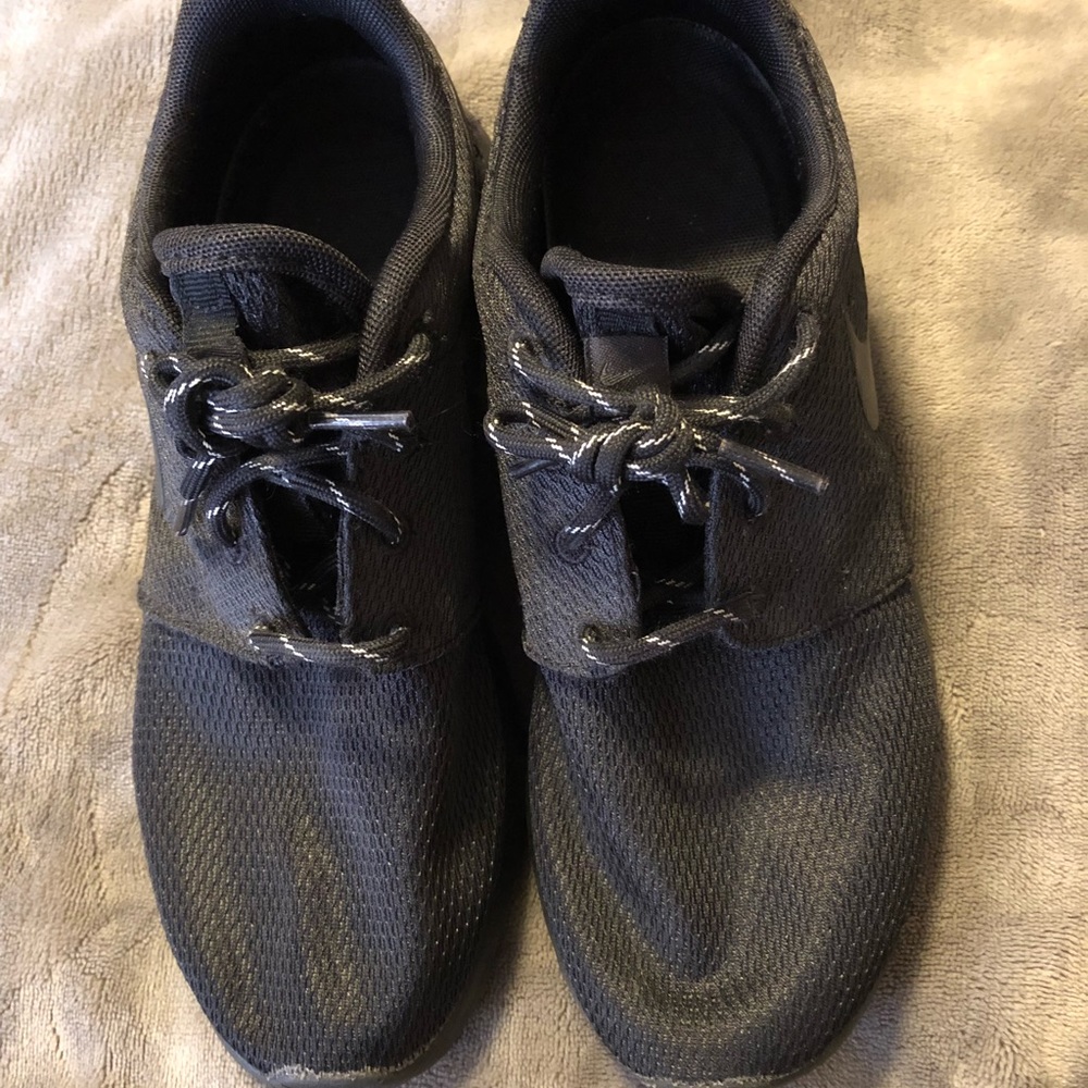 NIKE ROSHE RUNS